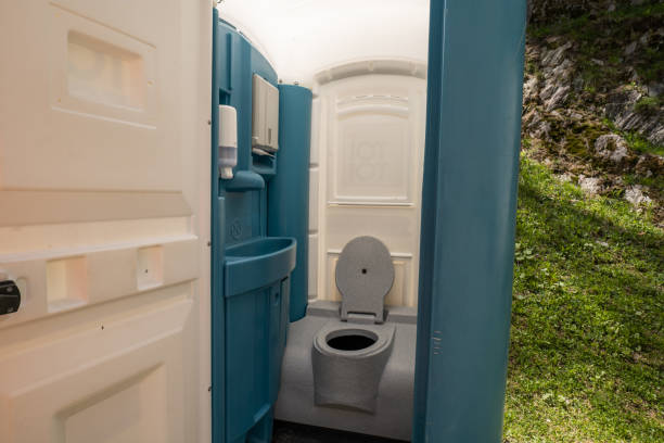 Portable Toilet Options We Offer in Highland Park, MI